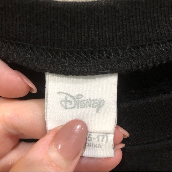 DISNEY sweatshirt with Lion King characters.  Size XL - Picture 4 of 6